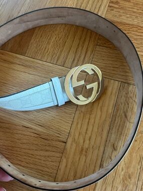 Gucci Beige Leather Belt with Engraved Logo
